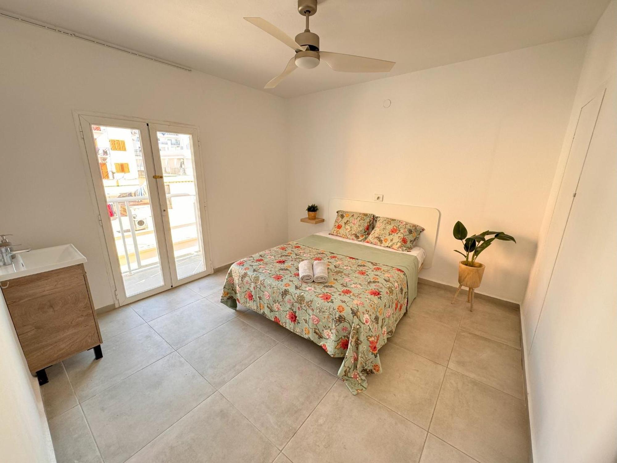 Cisne By Nest Hostel Sant Antoni de Portmany Exterior foto