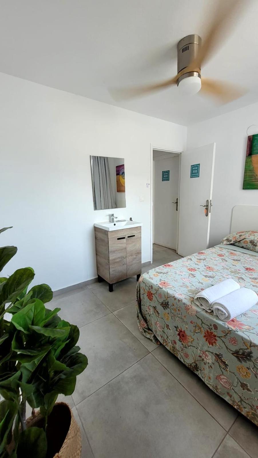 Cisne By Nest Hostel Sant Antoni de Portmany Exterior foto